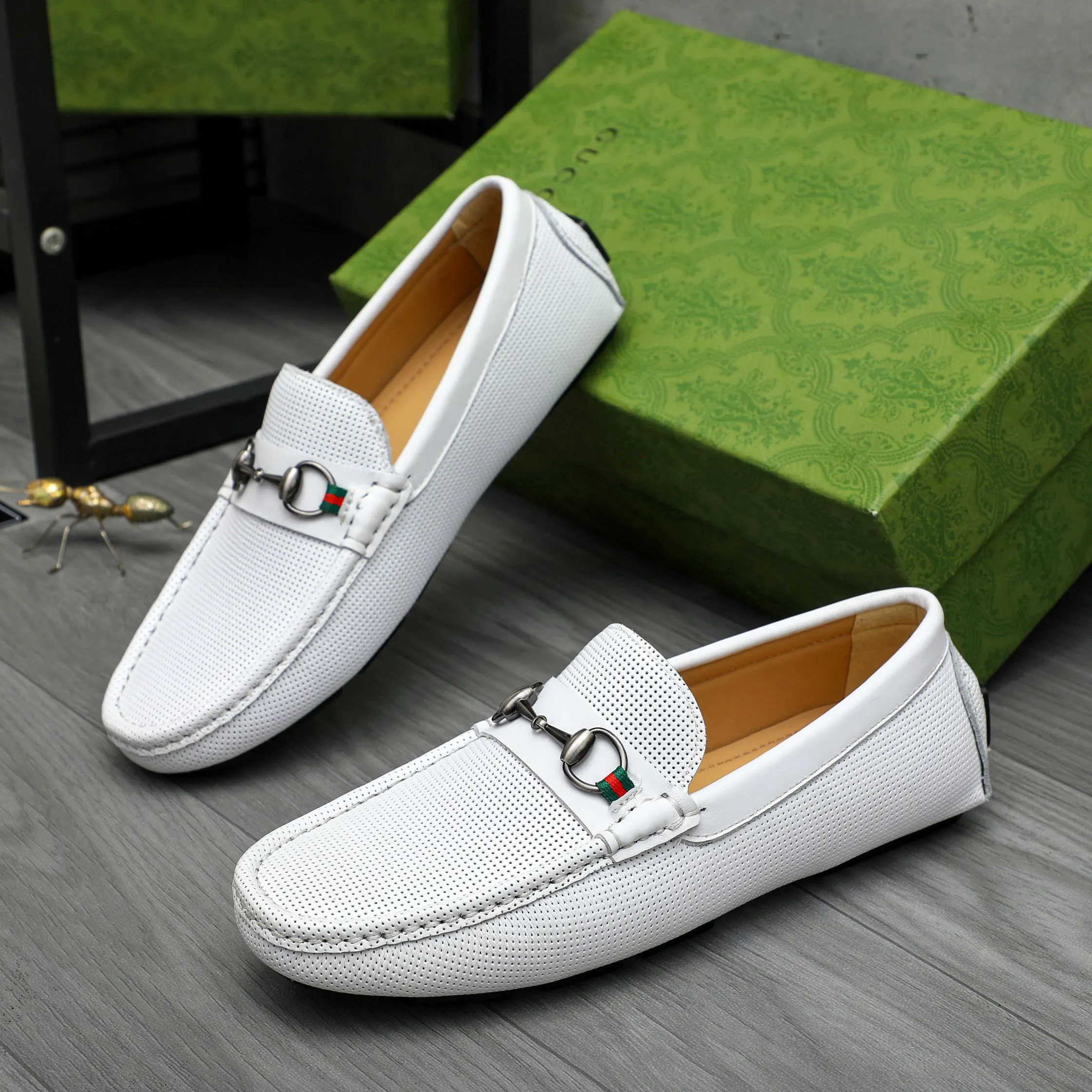 Men's shoes 💰p420 Product trademark: GUCCI (Gucci) casual slip-on men's shoes Regular size: 38-44 Product materials: Selected hollow cowhide upper, sheepskin lining, rubber outsole